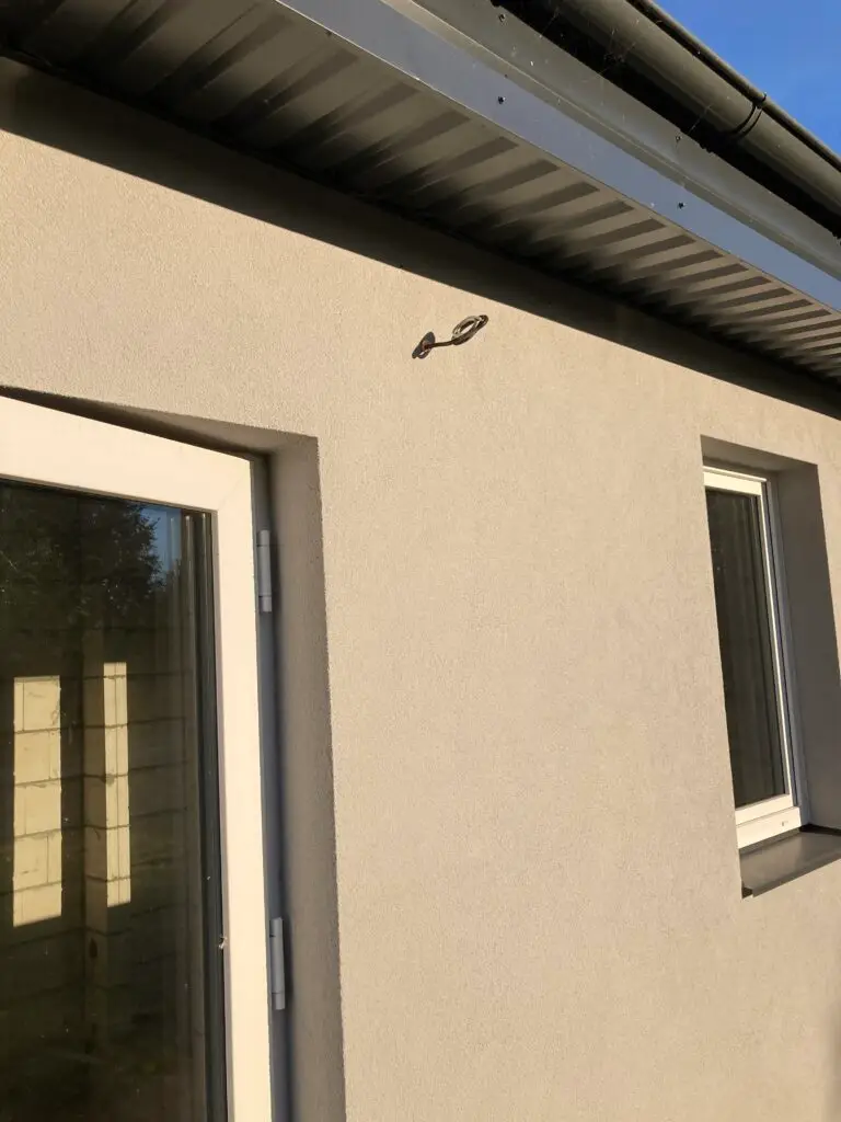 Fasado apšvietimo kabelių pravedimas